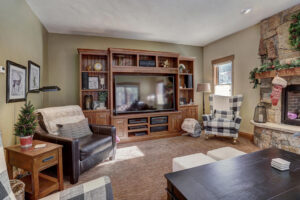 310 Whispering Pines Cir-large-003-007-Living Room-1500x999-72dpi