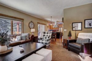 310 Whispering Pines Cir-large-004-012-Living Room-1500x999-72dpi