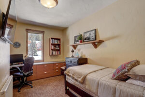 310 Whispering Pines Cir-large-016-008-Bedroom-1500x999-72dpi