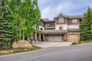01 Exterior Front